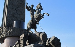 Москва. Памятник Георгию Победоносцу на Поклонной горе.